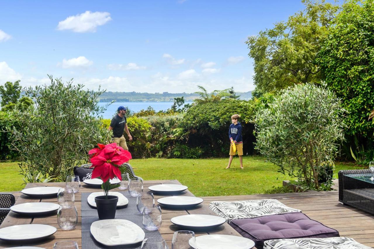 The Bird House: Stylish Rotorua Retreat with Lake Views Villa Exterior photo